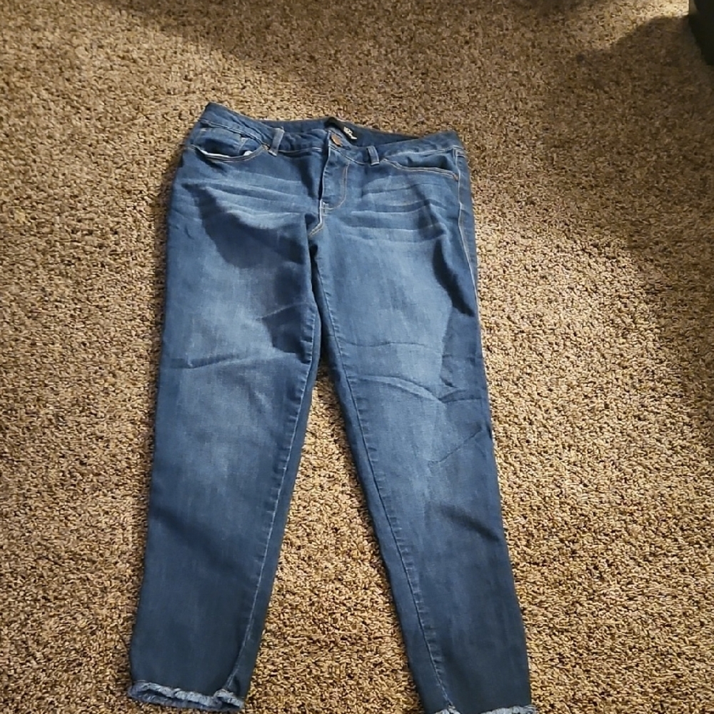 1822 Denim Women's Cropped Blue Jeans